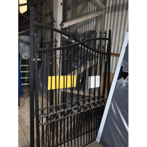 1089 - A pair of black painted ornate metal gates and two metal concrete in gate posts, each gate is approx... 