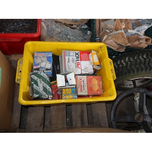 1283 - 1 pallet containing a quantity of various brake pads and other auto parts