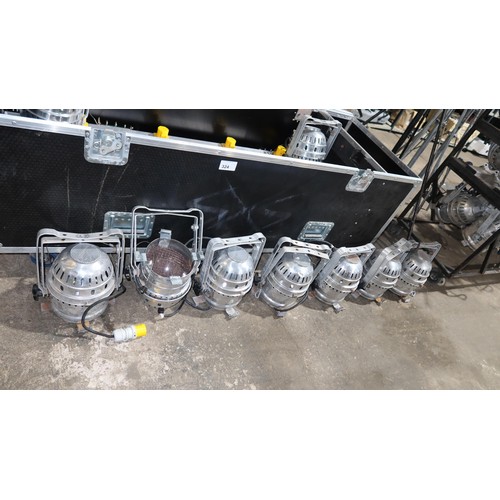 324 - 16 x PAR 64 spotlights 110v and 4 x 110v 4 way power bars supplied in a wheeled flight case