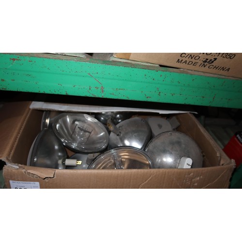 385 - A quantity of PAR 64 and other light bulbs. Contents of 1 shelf