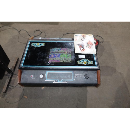 3020 - A vintage arcade cocktail / table top video game machine by Atari type Warlords - Supplied with orig... 