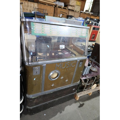 3044 - A vintage Ditchburn jukebox type 1958 MK2R Music Maker 30, 45rpm. This is a vintage Jukebox suitable... 