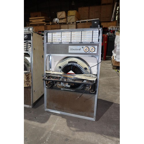 3054 - A vintage United Music Corp Jukebox model UPB 100. This is a vintage Jukebox suitable for restoratio... 