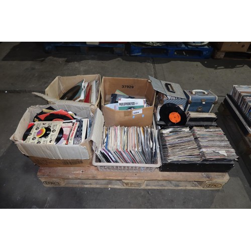 3064 - 1 pallet containing a quantity of various vinyl records comprising mainly 45rpm singles with some 78... 