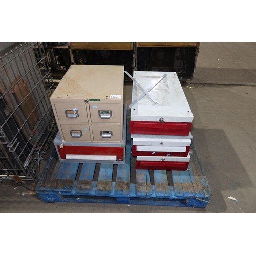 3067 - 1 pallet containing a vintage brown metal 4 drawer index type cabinet and 4 x red / grey metal singl... 