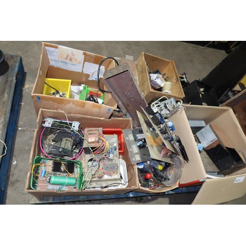 3071 - 1 pallet containing a quantity of various vintage items including power supplies, coin mechanism par... 