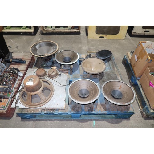 3072 - 1 pallet containing 10 various vintage speakers by Jensen etc