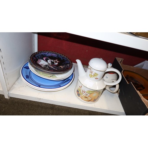3163 - A quantity of miscellaneous chinaware and tea ware etc (one shelf)