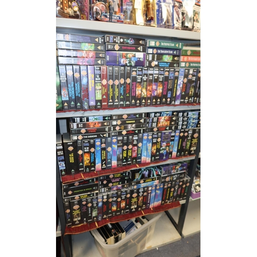 3121 - A large collection over 100 Doctor Who VHS cassettes, contents of 4 shelves