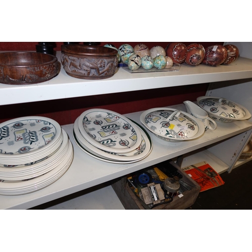 3171 - Quantity of vintage Ringwood ware calypso design dinnerware (1 shelf)