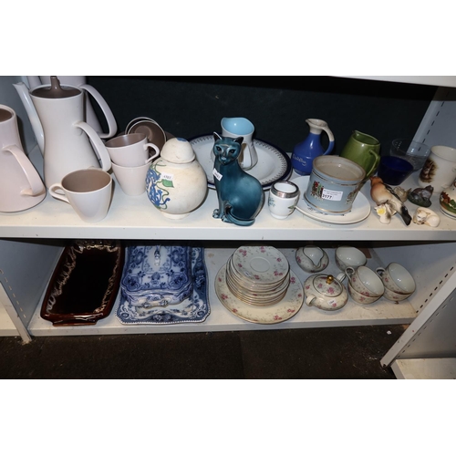 3177 - A quantity of miscellaneous chinaware and ornaments (2 shelves)