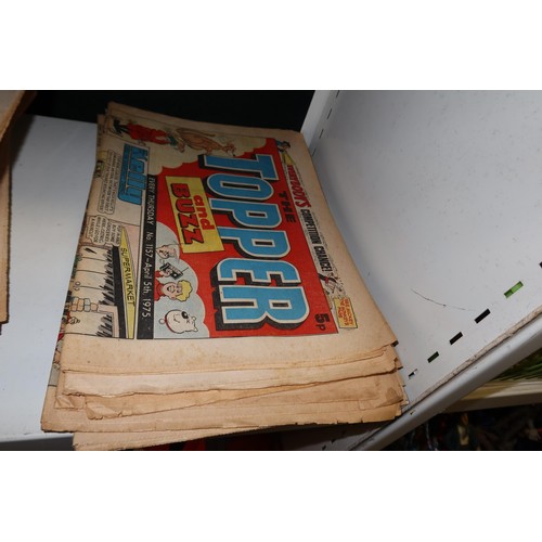 3098 - A large quantity of vintage Topper comic books from 1968 to 1975, contents of 2 shelves