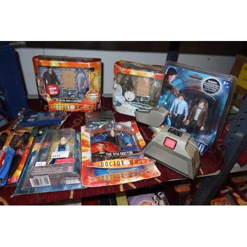 3111 - A quantity of various Doctor Who collectibles including sealed character option figures, a trading c... 