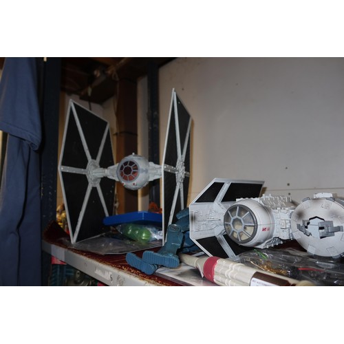 3122 - A quantity of various Star Wars items including a 15 inch tie fighter, a tie bomber, a General Veers... 