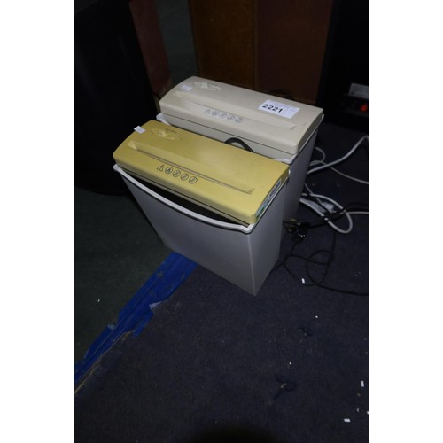 2221 - 2 small paper shredders, both 240v and no make visible (Trade)