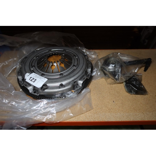 123 - 1 clutch and fly wheel - Exact fitting unknown