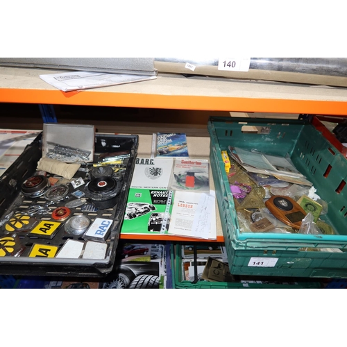 141 - A quantity of various vintage car related items including 2 x AA badges,  manufacturers badges, prog... 