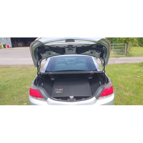 169 - Vauxhall Astra Twin Top Sport 2 dr Convertible, Silver, reg SH06 VKF, 1st reg. 23/05/2006, 5 spd man... 