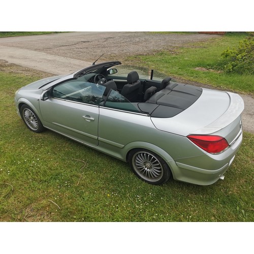 169 - Vauxhall Astra Twin Top Sport 2 dr Convertible, Silver, reg SH06 VKF, 1st reg. 23/05/2006, 5 spd man... 