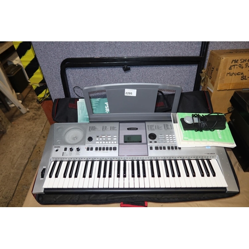2295 - A 62 key piano keyboard by Yamaha type PSR-E413, comes with case,instructions,foot pedal & stand