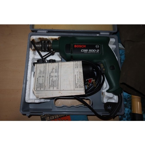 2052 - A quantity of various tools including a Bosch hammer drill type CSB500, hand tools and garden tools ... 