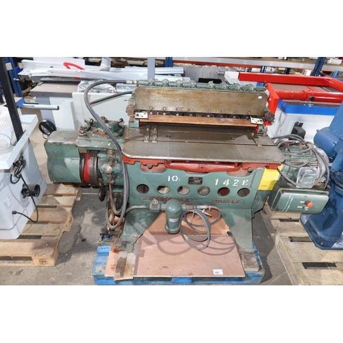 382 - A 25-pin dovetailing machine by Brookman type 25 APM, serial number 5602, 3ph