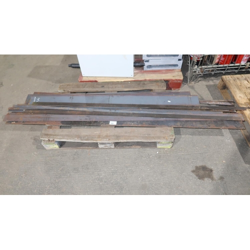 566 - 1 pallet containing a quantity of stock flat metal - widths vary from approx 30mm to 180mm and lengt... 