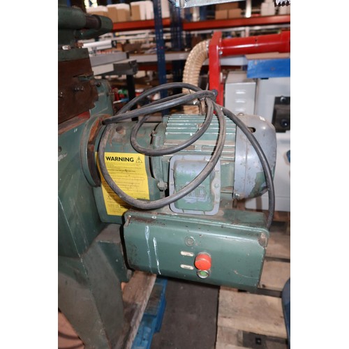 382 - A 25-pin dovetailing machine by Brookman type 25 APM, serial number 5602, 3ph