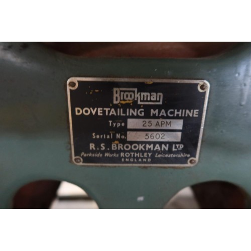 382 - A 25-pin dovetailing machine by Brookman type 25 APM, serial number 5602, 3ph