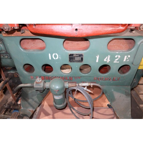 382 - A 25-pin dovetailing machine by Brookman type 25 APM, serial number 5602, 3ph