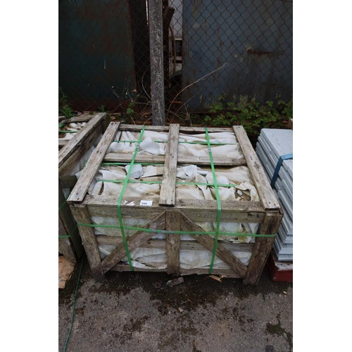 890 - 1 pallet containing approx 72 pieces of Granite cladding approx 600x300mm