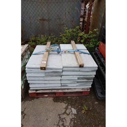 891 - 1 pallet containing approx 72 pieces of Granite cladding approx 600x300mm