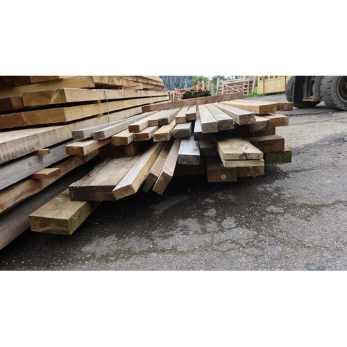 903 - A qty of timber to inc 10x4.5cm, 7x4.5cm, 15x2cm etc. Lengths vary up to 600cm