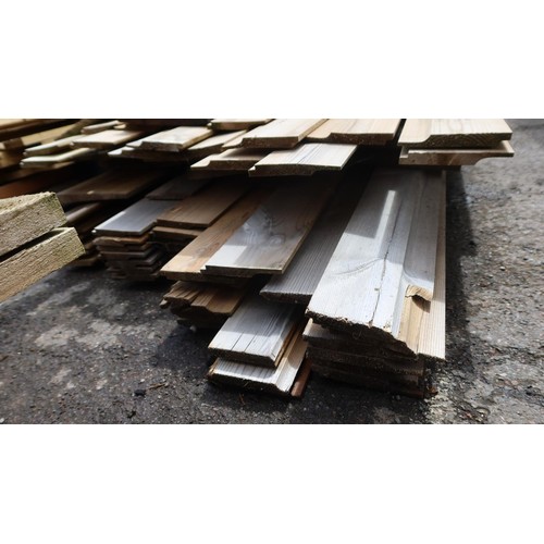 905 - A qty of shiplap boards to inc 12cm and 23cm boards, lengths vary up to 560cm