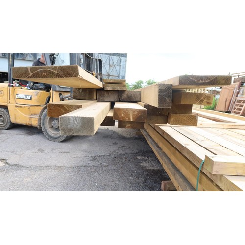 909 - A qty of timber to inc 20x2.5cm, 24x5cm, 12.5x7cm etc. Lengths vary up to 530cm