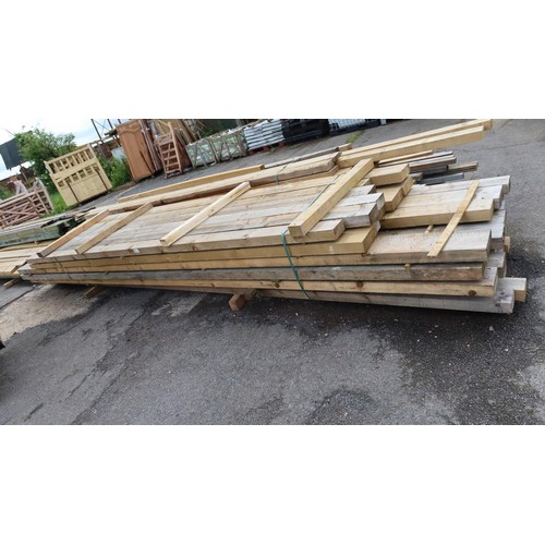 910 - A qty of timber to inc 22x7cm, 17x7cm etc. Lengths vary up to 610cm