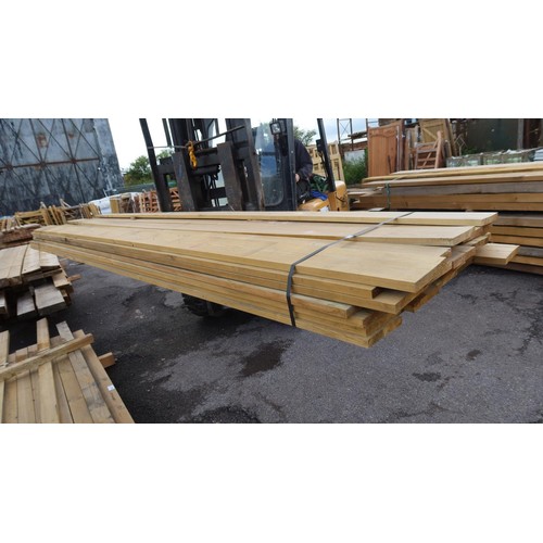 912 - 32 lengths of timber at approx 14.5x2x160cm