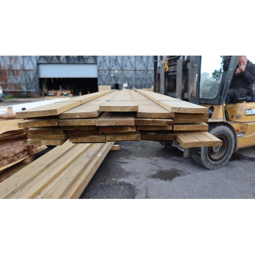 912 - 32 lengths of timber at approx 14.5x2x160cm