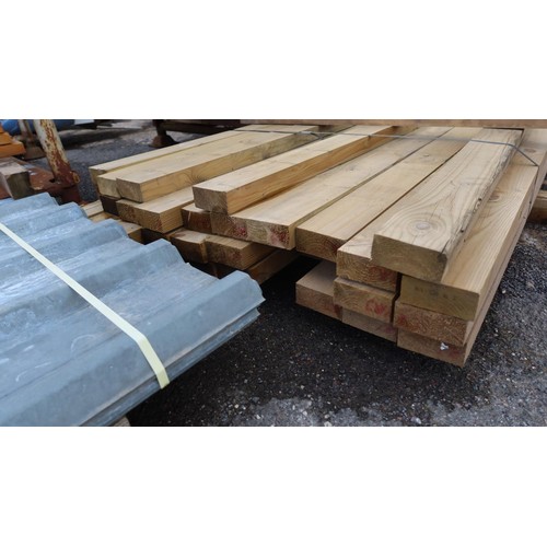 913 - 35 lengths of timber approx 9.5x5cm. Lengths vary up to 360cm