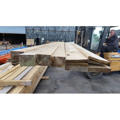 914 - A qty of timber to inc 22x2cm, 12.5x12.5cm. Lengths vary up to 480cm