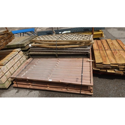 918 - A qty of fence panels & trellis to inc 150x183cm, 183x183cm, 67x183cm