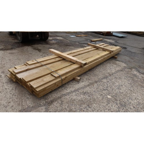 946 - 35 Lengths of timber approx 14.5x2cm. Lengths vary up to 400cm