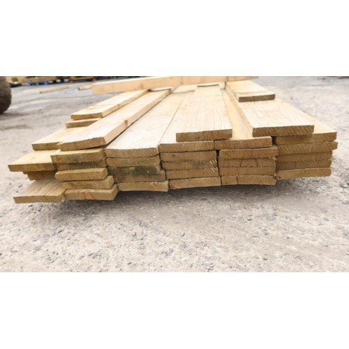 946 - 35 Lengths of timber approx 14.5x2cm. Lengths vary up to 400cm