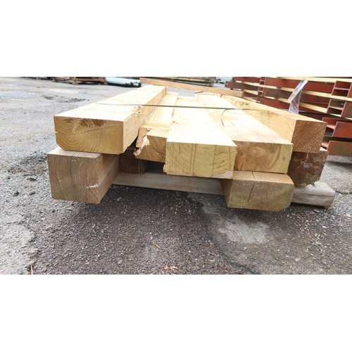 948 - A qty of timber to inc 20x10cm, 15x15cm etc. Lengths vary up to approx 240cm.