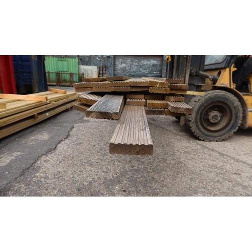 949 - A qty of various decking boards, approx 12x3cm. Lengths vary up to 330cm