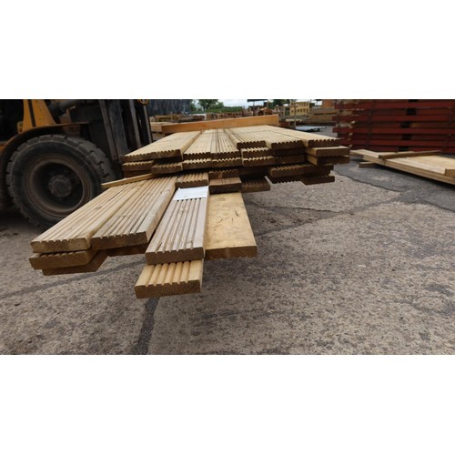 950 - A qty of various decking boards approx 12x3cm. Lengths vary up to 480cm