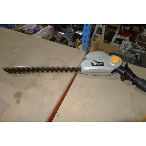 535 - A long shaft hedge trimmer by Titan, 240v