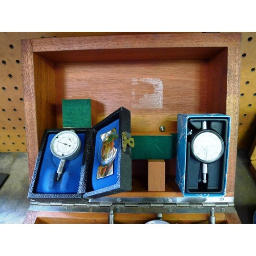 41 - 1 wooden box containing 7 various plunger style dial gauges