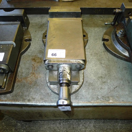 66 - 1 machine vice, 6 inch - with handle