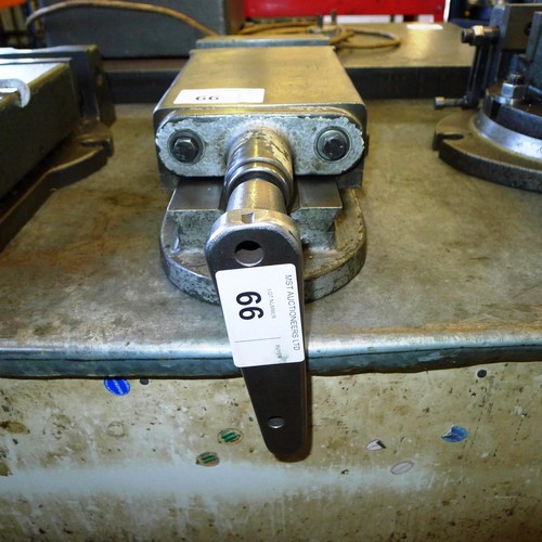 66 - 1 machine vice, 6 inch - with handle